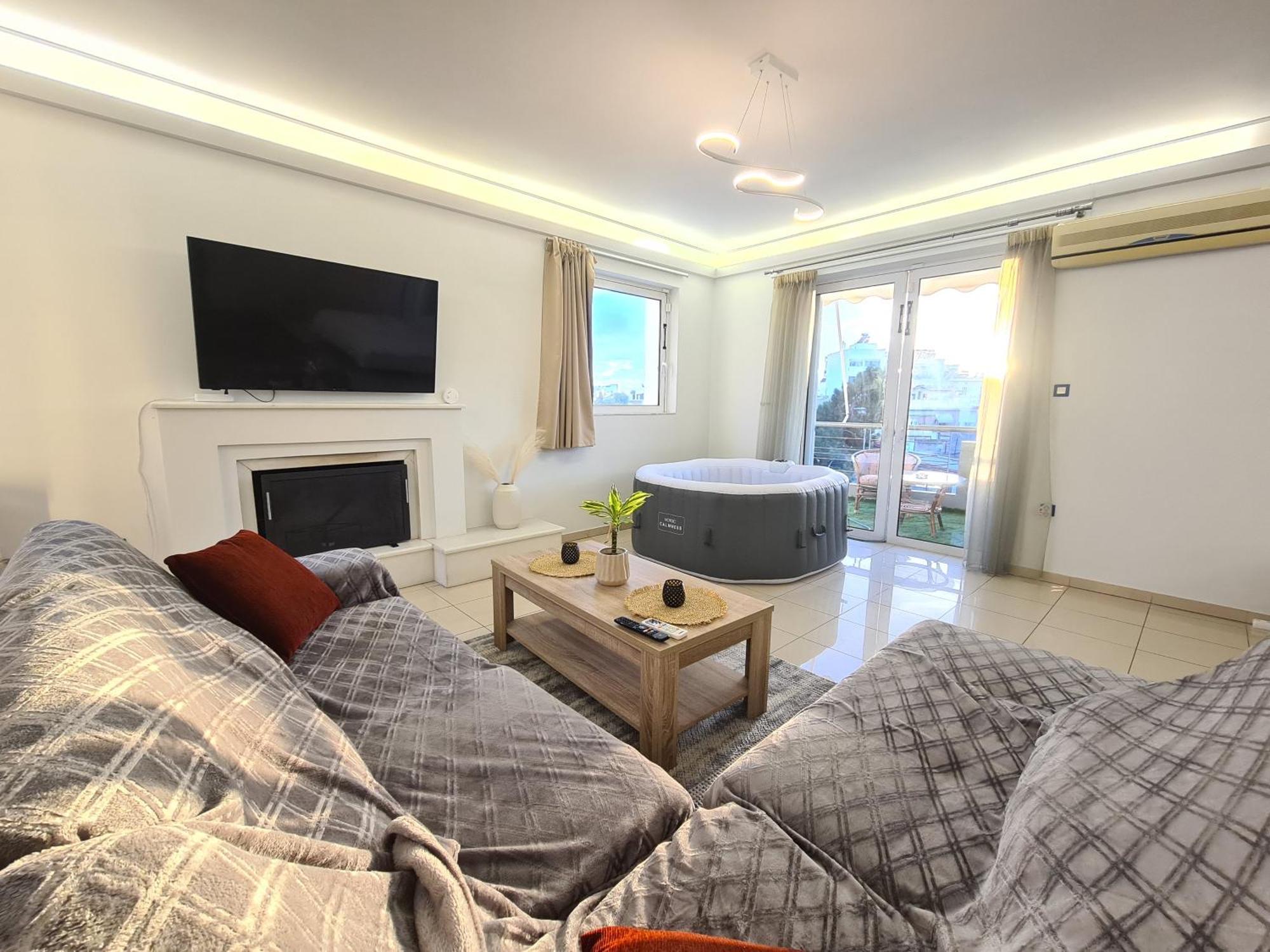 Sunny Home Private Jacuzzi Hydromassage Acropolis & Lycabettus Far View Parking 300M Metro Peristeri 아테네 외부 사진