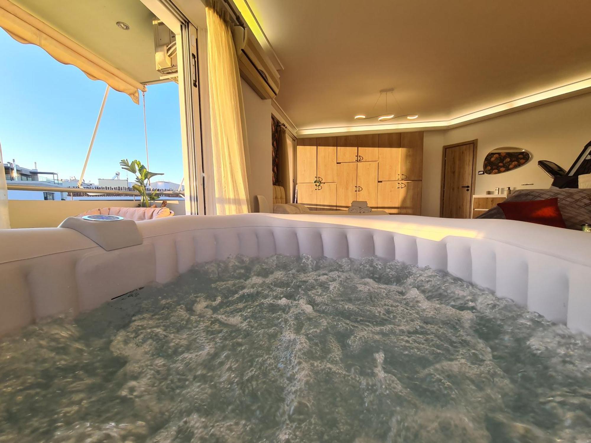 Sunny Home Private Jacuzzi Hydromassage Acropolis & Lycabettus Far View Parking 300M Metro Peristeri 아테네 외부 사진