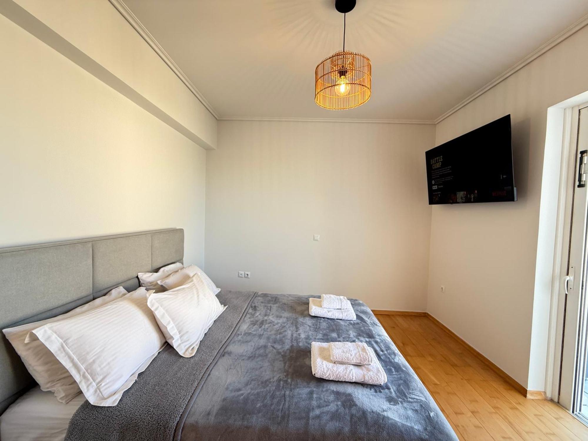 Sunny Home Private Jacuzzi Hydromassage Acropolis & Lycabettus Far View Parking 300M Metro Peristeri 아테네 외부 사진