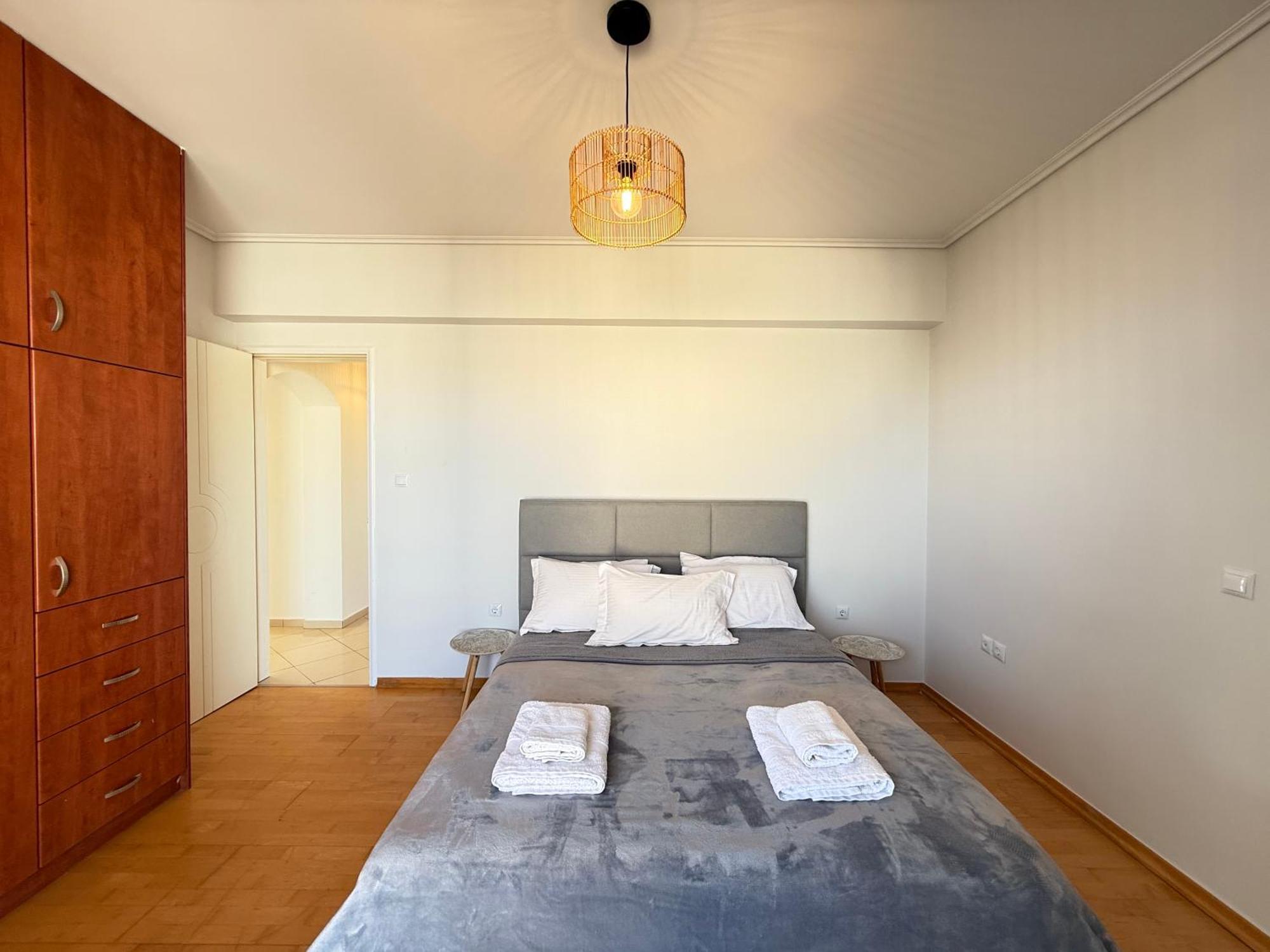 Sunny Home Private Jacuzzi Hydromassage Acropolis & Lycabettus Far View Parking 300M Metro Peristeri 아테네 외부 사진
